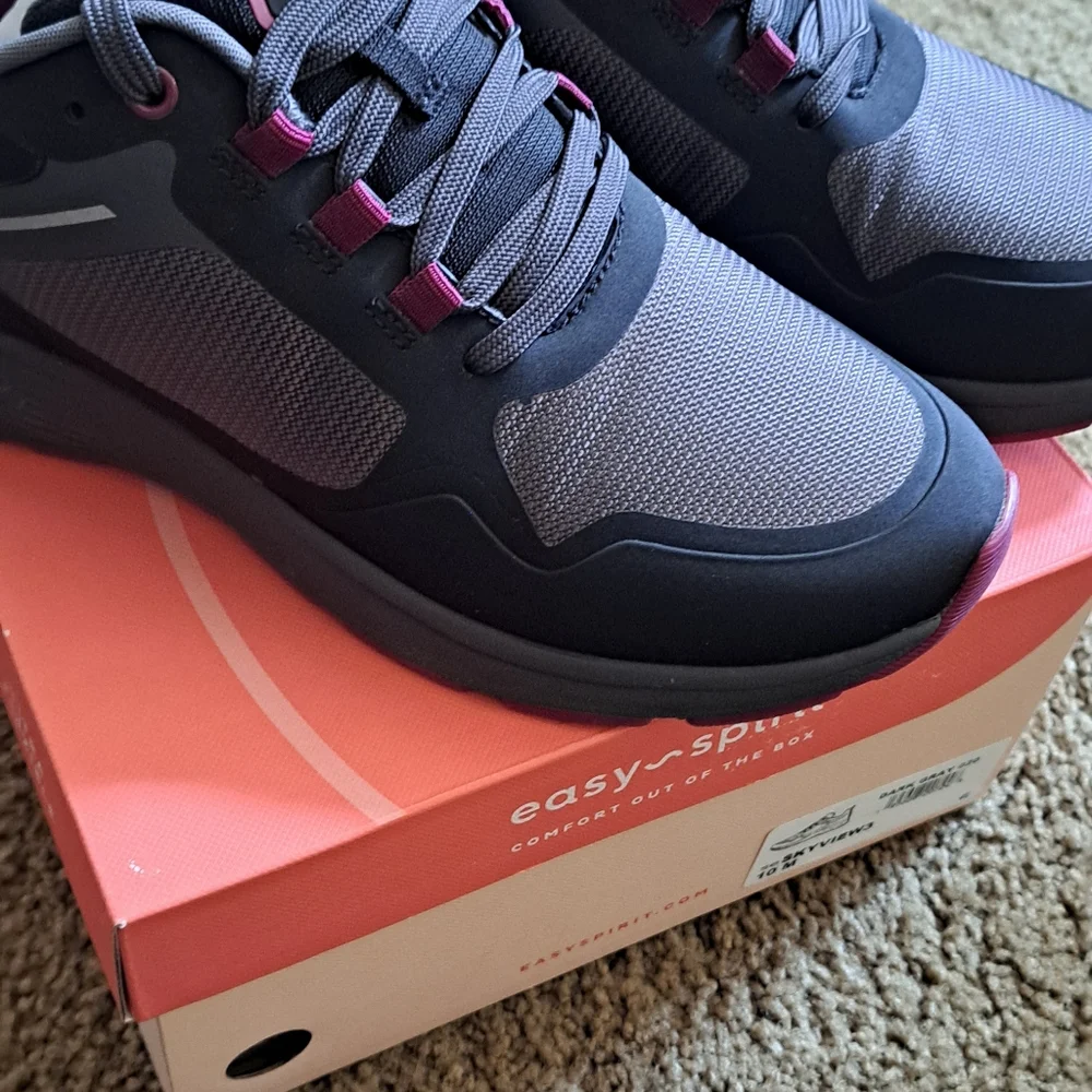 Easy Sprit Womens Skyview Water Resitant shoes NWT
